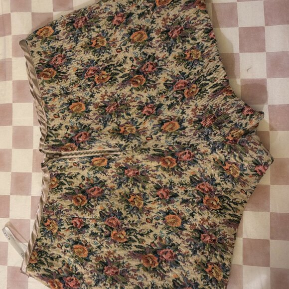 Vintage Floral Tapestry High Waisted Shorts - Picture 4 of 8